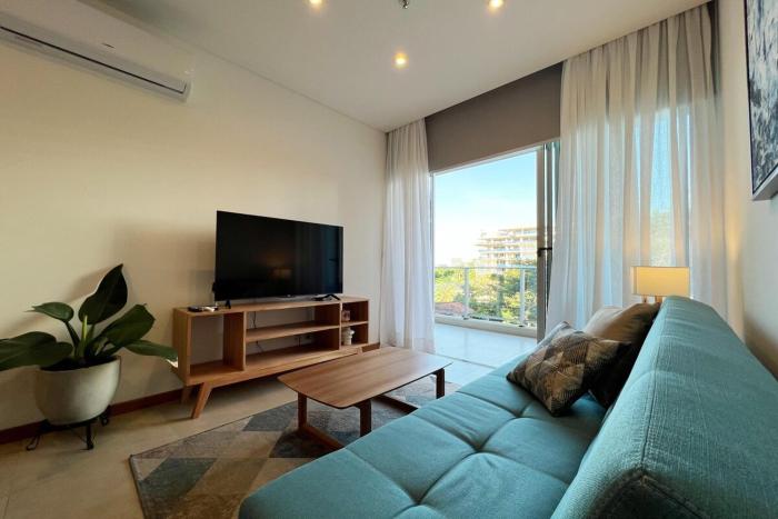 Boutique Building Steps Away from Shopping del Sol