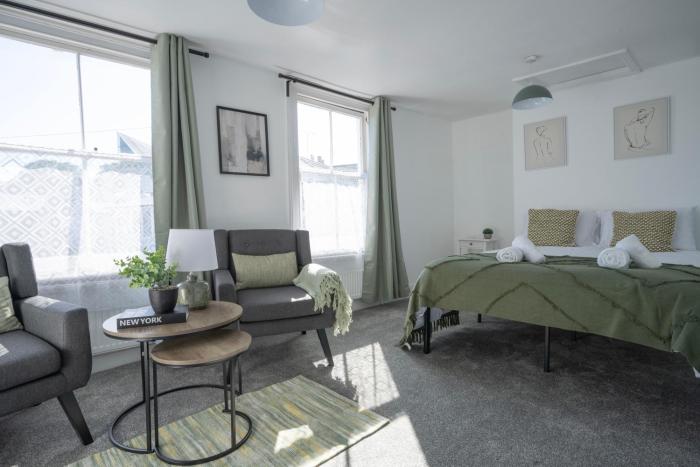 4-Bedroom Central Canterbury Cottage