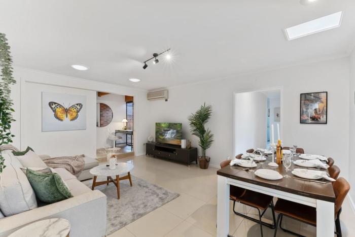 Cozy Comfort 4BR near Malls and Transport