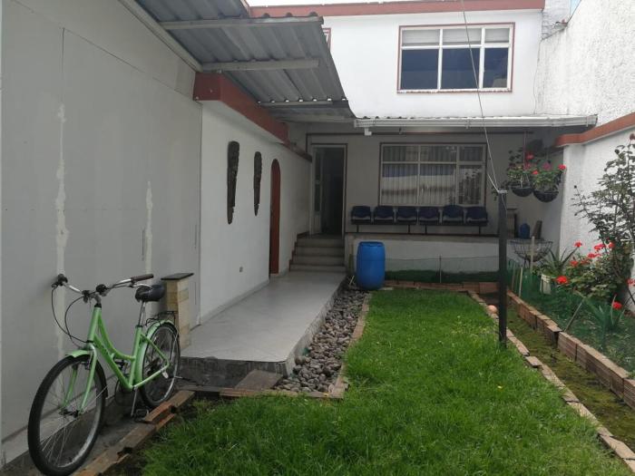 Bienvenidos a la casa de Rosa Cerca al aeropuerto Welcome to Rosas house close to the airport