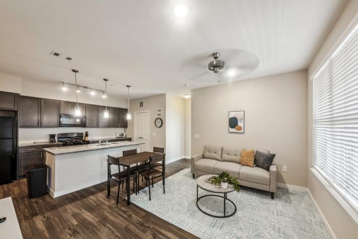 Cozy & Spacious I Parking I Properties By Preston