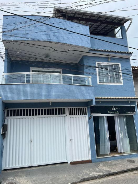 Casa azul alto padrão