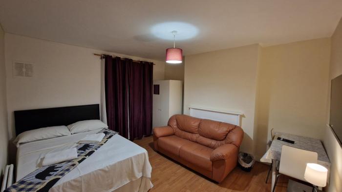 The Cosy Newcourt House, 6-Sleeper - 15 Minutes From Zone 1 Central London