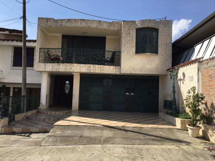 Casa Belén, Amplia, con Garaje y zona de trabajo