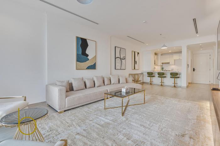 Brand New Beautiful & HUGE Centrally Located APT