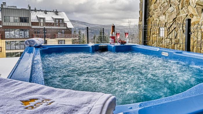 Apartament z prywatnym jacuzzi - Źródło Izery przy gondoli VIP Sauna, Siłownia, Bawialnia by Royal Aparts