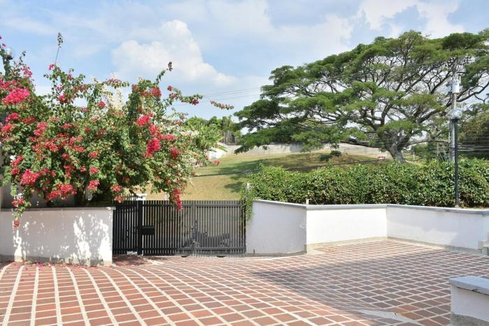 spectacular Casa Ashley