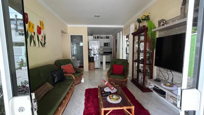 casa espaçosa para ate 10 pessoas em Bombinhas