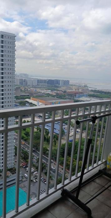 Staycation at a Breeze 01