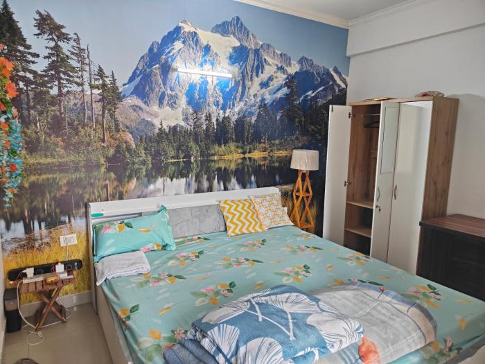 Homely stay in Noida