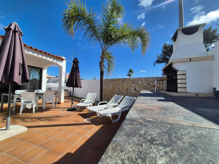 Oura Villa V2 Flores