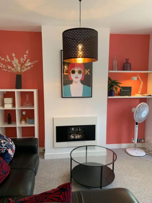 3 Bed Family House Free Parking