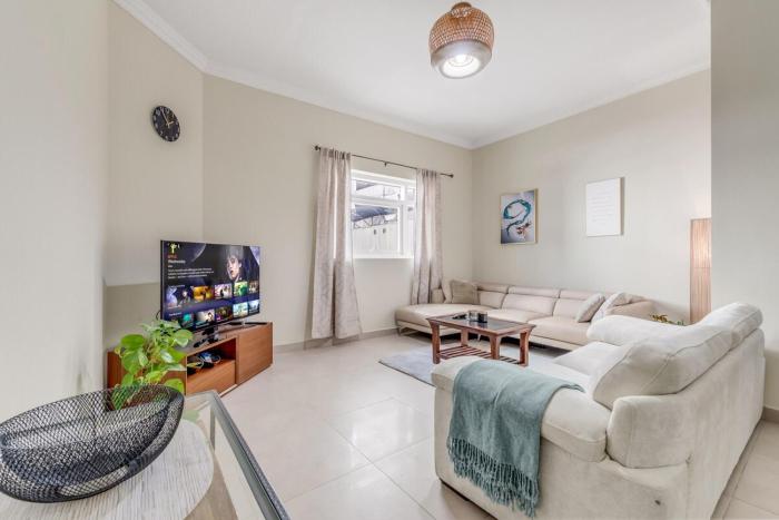 Waves - Spacious 1BR with Balcony & Cozy Interiors in JVC