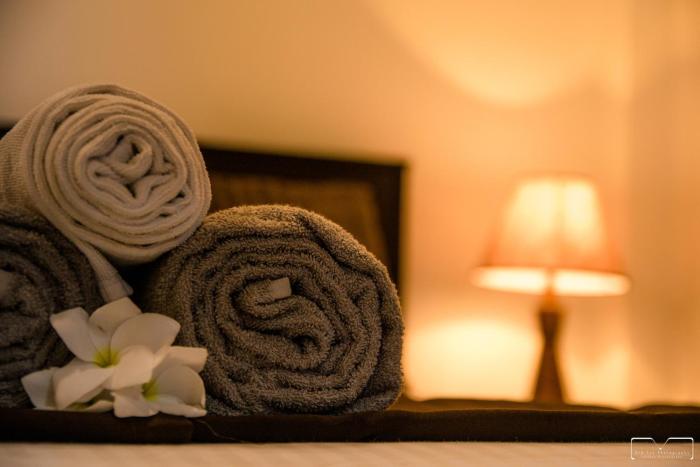 PLUSH Homes Hikkaduwa, 1 bedroom AC apartment