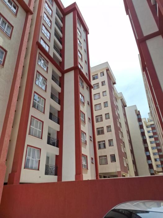 Secret Serenity - Modern, Stylish & Comfy 1 Bedroom Apartment With Workspace, Secure Parking, CCTV, Swimming Pool, Gym, And City Views in Nairobi