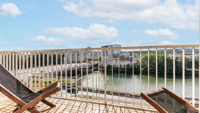 APPARTEMENT avec vue sur la Seine 10 en voiture de Paris et de la Tour Eiffel