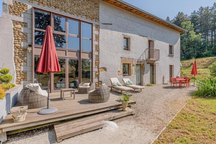 Completely renovated old farmhouse in Drome