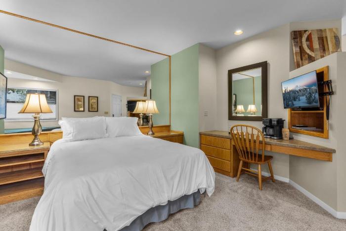 Mt Bachelor Condo King Suite