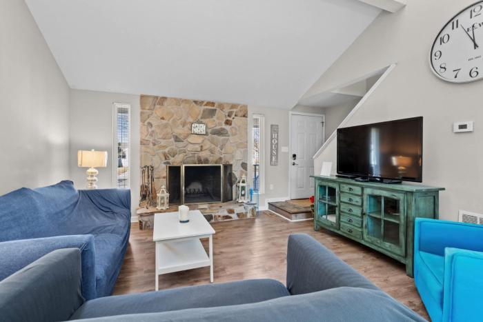 Backyard Oasis 1 Mile to Beach Golf Cart Friendly