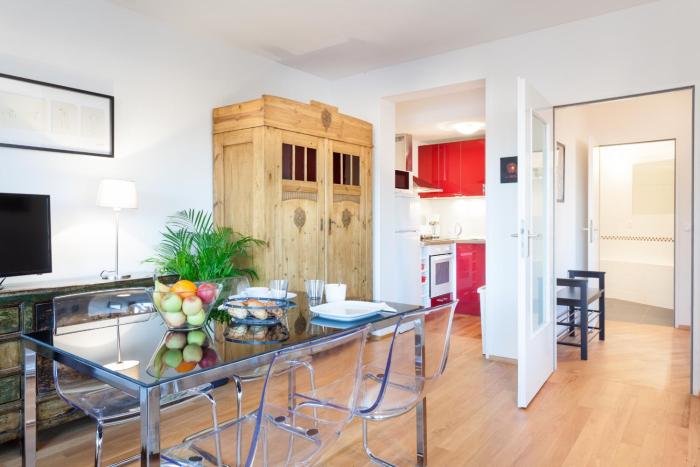 The Maybach - rooftop living XBerg, 1BR, 1 living room, group & family friendly, 2 - 4 Guests