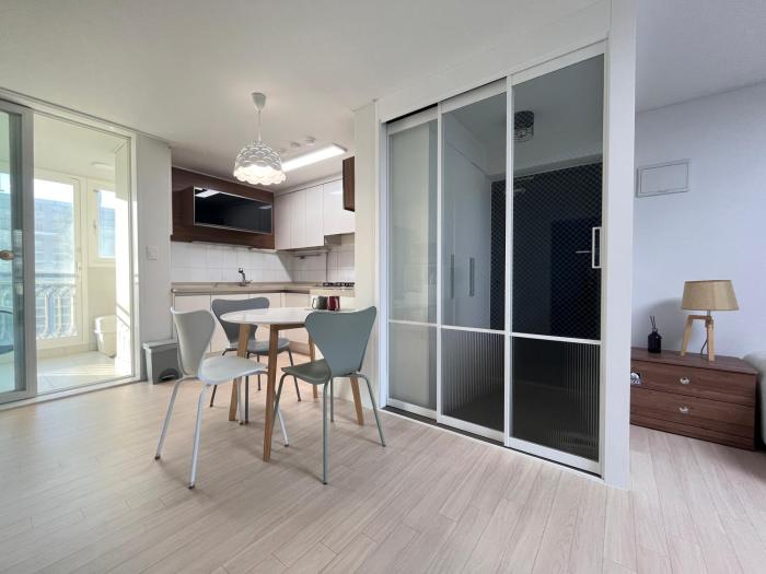 Pyeongnaehopyeong Station Small Apartment