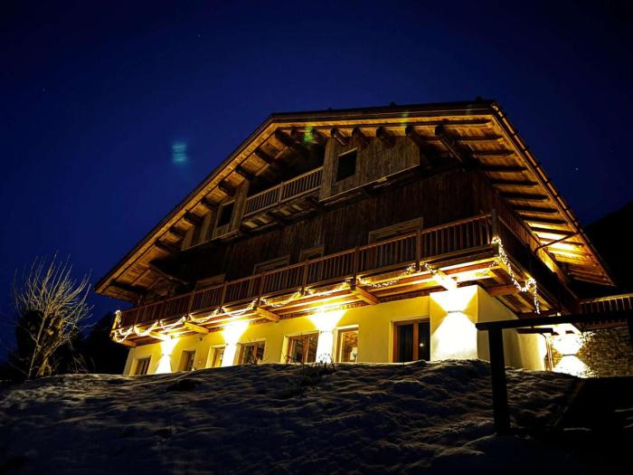 Chalet lumineux à Arêches-Beaufort avec terrasse et cuisine équipée - FR-1-342-332
