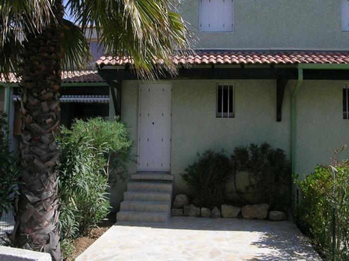 Pavillon climatisé avec piscine, proche plage, 2 chambres - FR-1-781-81