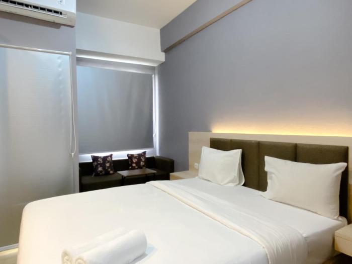 Serene and Tidy Studio Apartment Transpark Juanda Bekasi Timur By Travelio