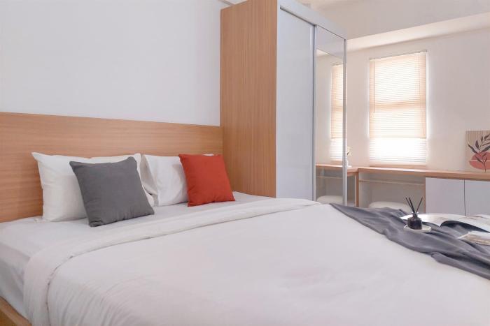 Good Place Studio at Urbantown Serpong Apartment By Travelio