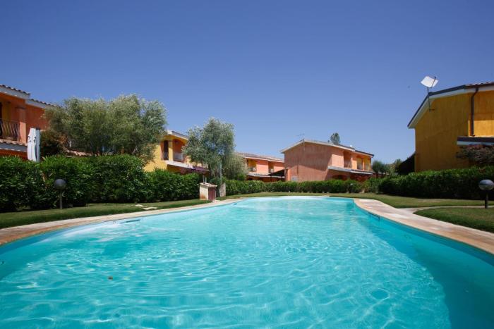 Villa Mama private compound swimming pool