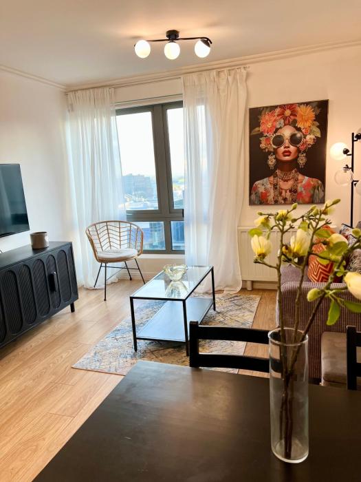 Spacious one bedroom flat opposite station