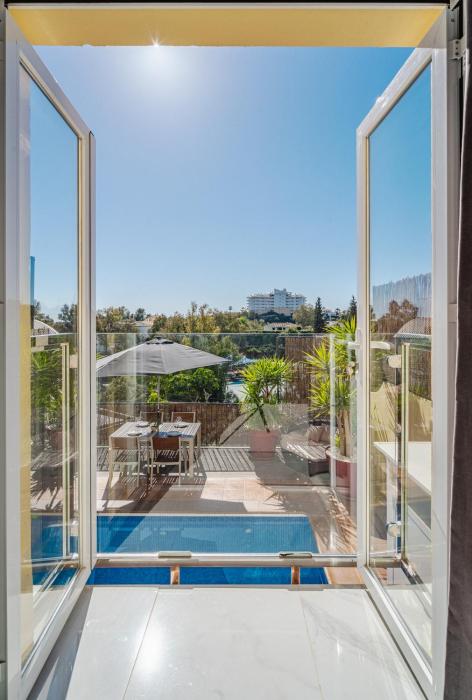 Luxurious Hillside Villa with Private Pool - Sea & Mountain Views
