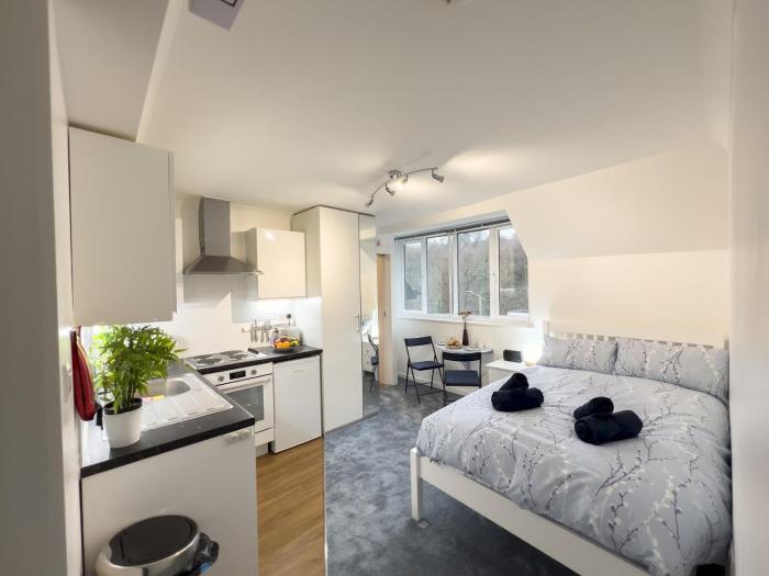 Amersham Station Road Studio - Pass the Keys