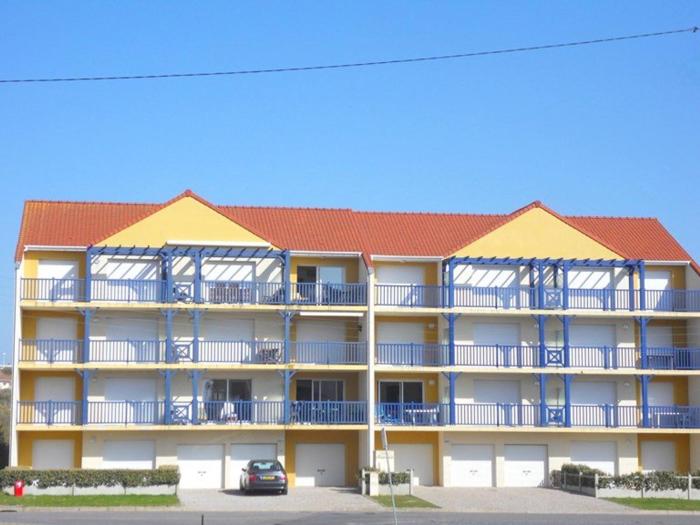 Bel appartement 2 chambres à 100m de la plage avec terrasse et parking, idéal pour familles - FR-1-236-121