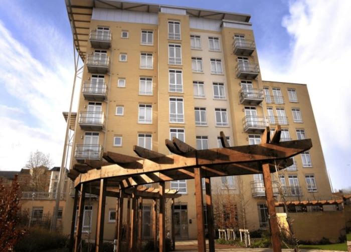 Reading Spacious Two Bedroom Apartment