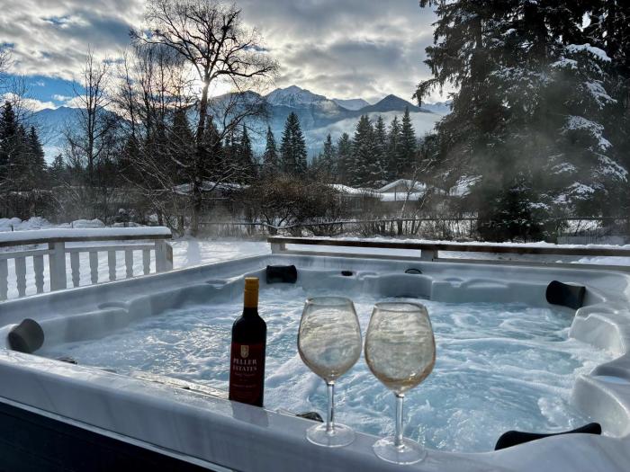 Amazing Views, Northern Lights, Stargazing Entire Guest Suite in Golden, BC Canada