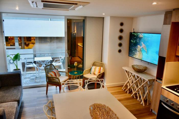 Modern new 3 bedroom apartment 5min to beach shops restaurants