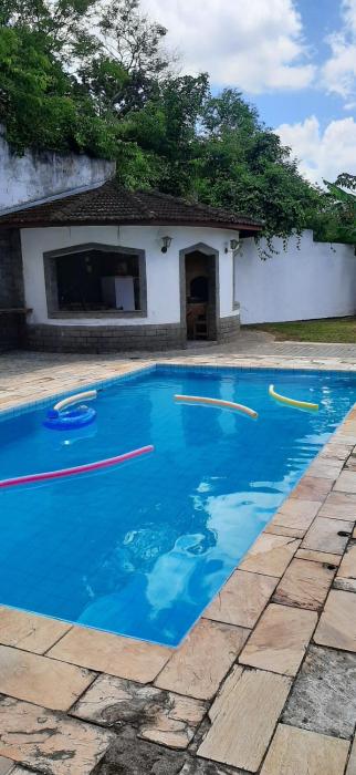 Chácara c piscina e churrasqueira em sta isabel