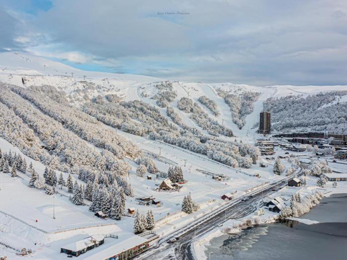 Appartement spacieux au pied des pistes à Super Besse - FR-1-814-87