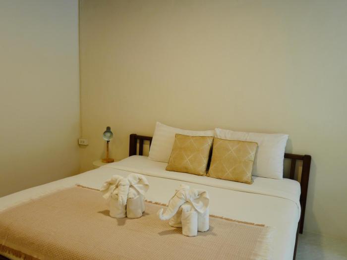 Noi Guesthouse Bed and Breakfast