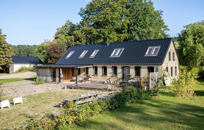 4 Bedroom Beautiful Home In Knebel