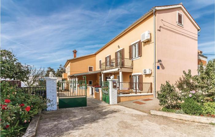 Apartment Valtursko Polje I