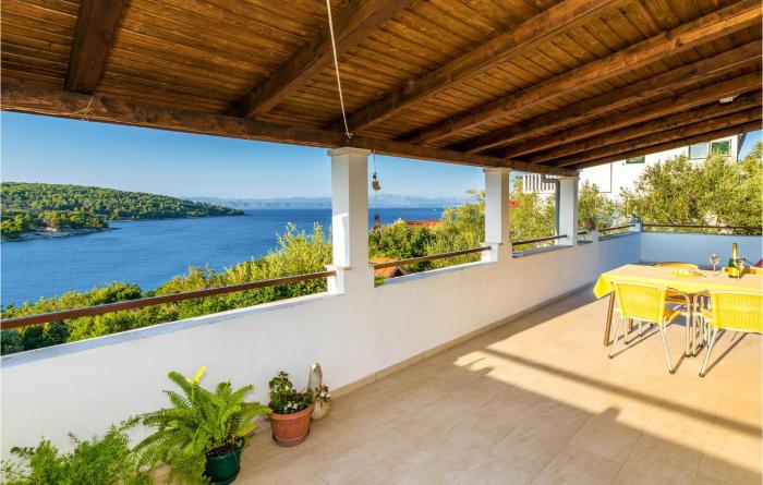 Two-Bedroom Apartment In Necujam