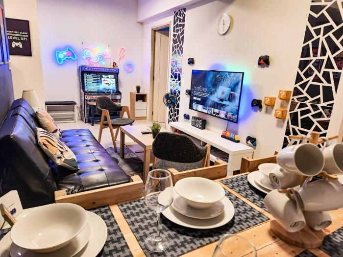 Gaming 2br in Makati with City View Arcade Netflix