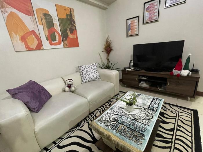 52sqmComfy2BR and 2BA Resort-inspired Flair Towers Condo