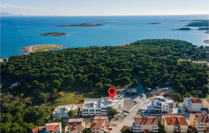 Gorgeous Apartment In Premantura