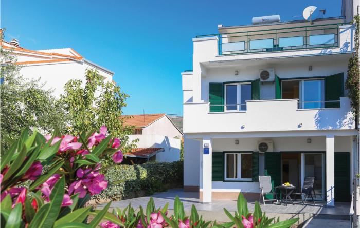 Gorgeous Apartment In Kastel Stari