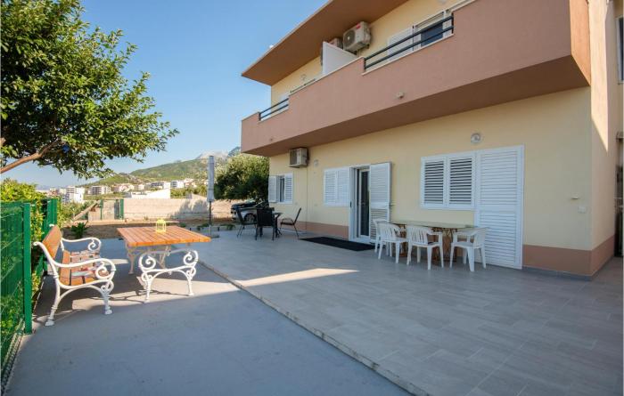 1 Bedroom Awesome Apartment In Makarska