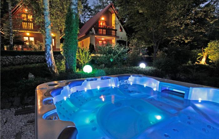 Beautiful Home In Breze With Jacuzzi