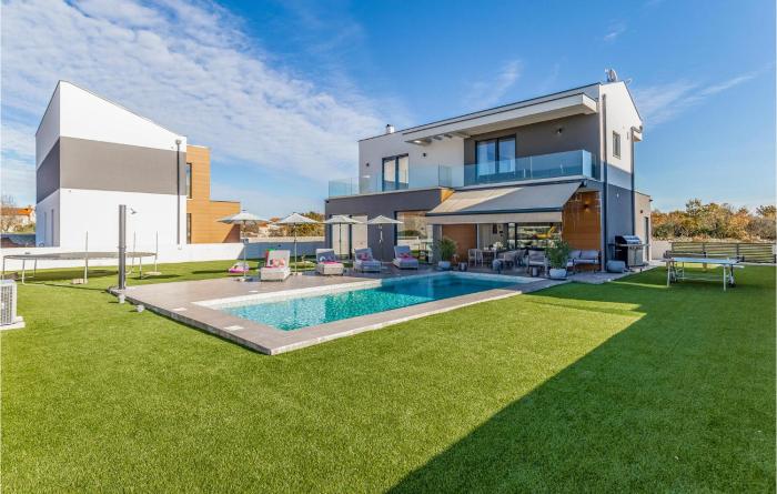 3 Bedroom Awesome Home In Orbanici